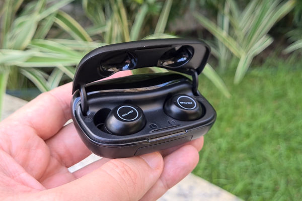 Awei T19 Review: TWS Earphones with good sound and a lot of spare ...